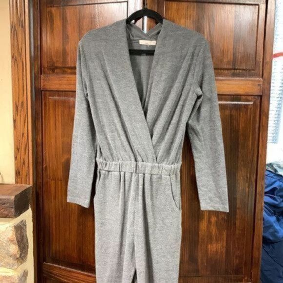 Grade & Gather gray one piece pants suit v-neck romper size small - Picture 2 of 12